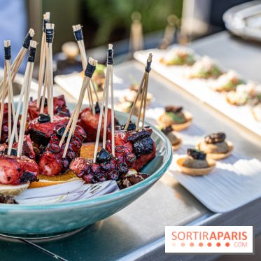 Le bar en Rooftop du Peninsula en photo