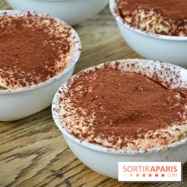 Un bar à glaces et un dessert dans un train de la Félicita