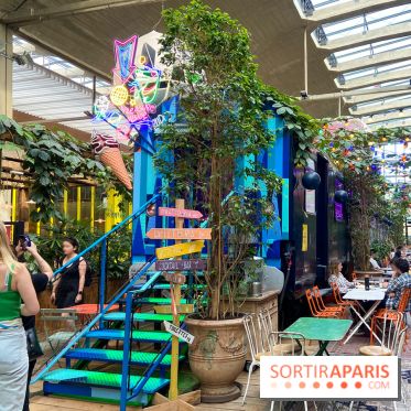 Un bar à glaces et un dessert dans un train de la Félicita