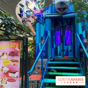 Un bar à glaces et un dessert dans un train de la Félicita