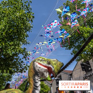 Le ciel de cerfs volants à Bercy Village 