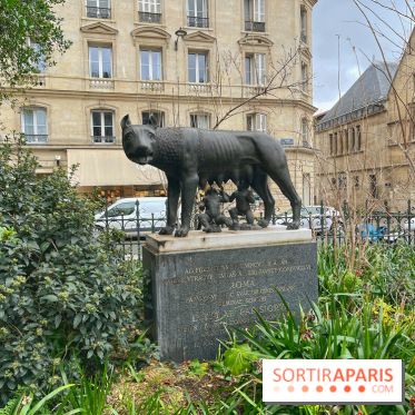 Visuels Paris - louve - square Samuel paty