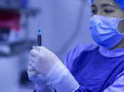 Covid : la vaccination élargie aux pompiers et aides à domicile de 50 ans et plus, annonce Véran