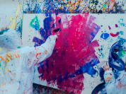 Breush à Paris : vivez l’expérience immersive d’Action Painting dans un cube artistique