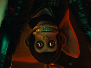 The Monkey : Theo James et Elijah Wood dans l'adaptation horrifique d'Osgood Perkins