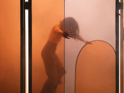 Mémoire de fille : adaptation contemporaine au Théâtre des Abbesses