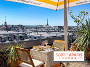 La terrasse estivale du Printemps Haussmann 2025 avec vue sur Paris et la Tour Eiffel