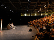 Mot pour Mots 2025, le festival littéraire gratuit à La Grande Halle de La Villette