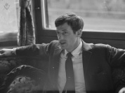 Belmondo le magnifique : l'icône du cinéma français au cœur d'une exposition à la Cinémathèque