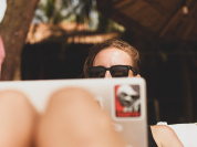 Télétravail : peut-on travailler depuis son lieu de vacances ?