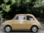 Fête de la Musique 2026 à Paris : un DJ set en plein air dans une 2 CV à Pigalle