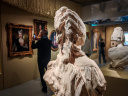 Des cheveux et des poils, l'exposition poilante du musée des Arts décoratifs - nos photos