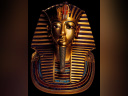 Toutankhamon son Tombeau et ses trésors, exposition Toutankhamon Porte de Versailles, exposition Toutankhamon Parc des Expositions Versailles, exposition Toutankhamon Paris 2012, toutankhamon exposition Masque funéraire |  Masque funéraire en or du pharaon Toutankhamon © DR Original en or massif avec incrustations de pâte de verre et de gemmes" H. 54 cm.