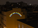 Nuit Blanche 2026 : une enseigne lumineuse d'Ugo Rondinone sur le Pignon de l'immeuble, au 13 rue Morand
