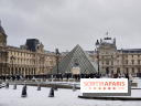 La Neige à Paris - Musée du Louvre pyramide