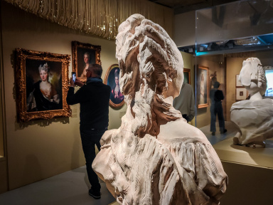 Des cheveux et des poils, l'exposition poilante du musée des Arts décoratifs - nos photos