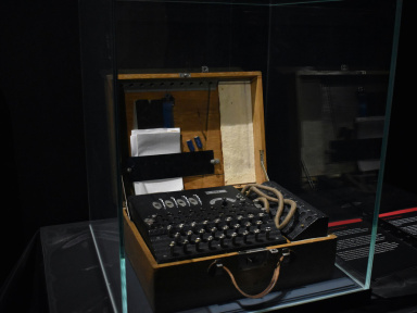 La machine de Turing, la pièce sur l'histoire vraie d'Alan Turing au Théâtre du Palais-Royal 