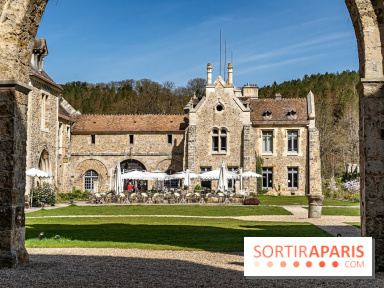 Les Chasses, le restaurant insolite avec une superbe terrasse à l'Abbaye des vaux de Cernay dans les Yvelines