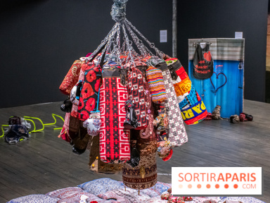 Exposition de vêtements-images de Chalisée Naamani au Palais de Tokyo