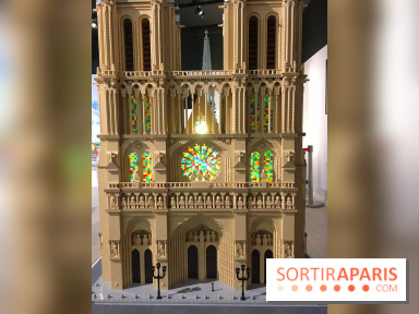 Exposition LEGO à l'Hôtel de Ville - façade de Notre Dame de Paris