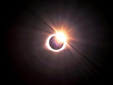 Eclipse solaire du 12 août : à partir de quel heure peut on observer le phénomène et quand aura lieu le pic ?