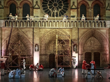 Notre-Dame de Paris : le spectacle La Dame de Pierre rendant hommage à la cathédrale
