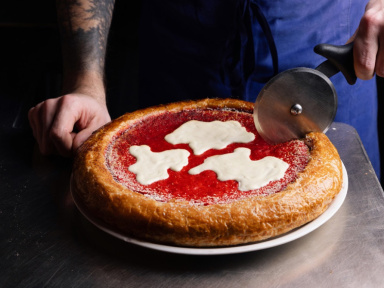 La galette des Rois 2025 de La Felicita en trompe-l'œil de pizza