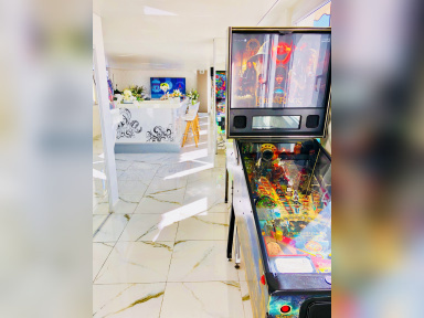 Découvrez en EXCLU le nouveau Penthouse Sortiraparis dédié à la Ligue des Champions sur la plus belle avenue du monde !