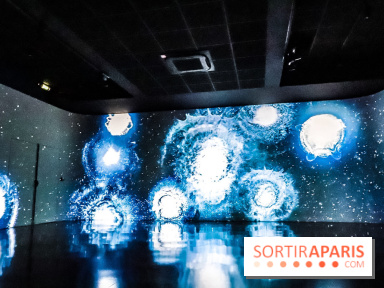 Verse, l'exposition au bar du Studio de l'Atelier des Lumières