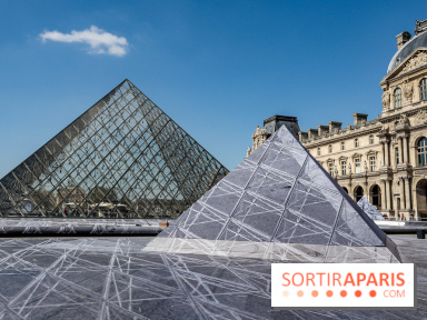 JR investit la place de la Pyramide du Louvre pour ses 30 ans