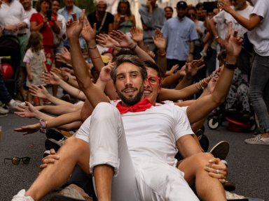 Deux et P'tit Deux organisent une nouvelle feria du Sud-Ouest endiablée en pleine rue à Paris