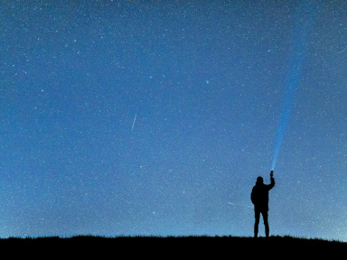 Géminides : une belle pluie d'étoiles filantes à observer dans le ciel au mois de décembre
