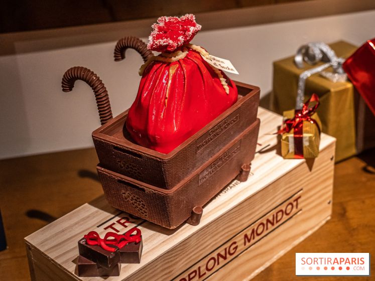 La Bûche de Noël d'Adrien Salavert aux Belles Perdrix de Troplong Mondot 2022 - hotte de vendanges du Père Noël