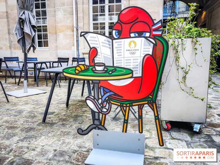 Jeux olympiques et paralympiques Paris 2024 - Visuel - mascotte Phryge terrasse Monnaie de Paris