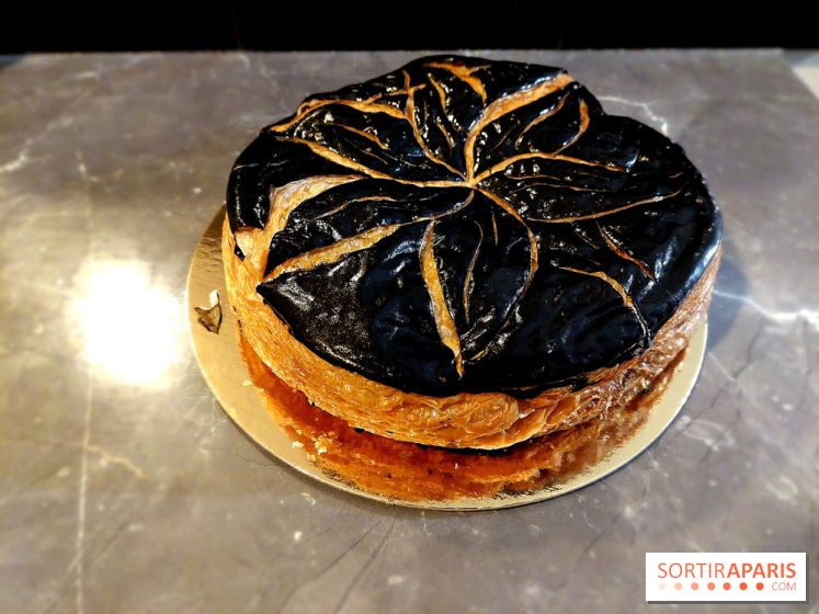 Aki Boulangerie : nos photos de sa galette des rois au sésame noir - Galette Aki Boulangerie 3