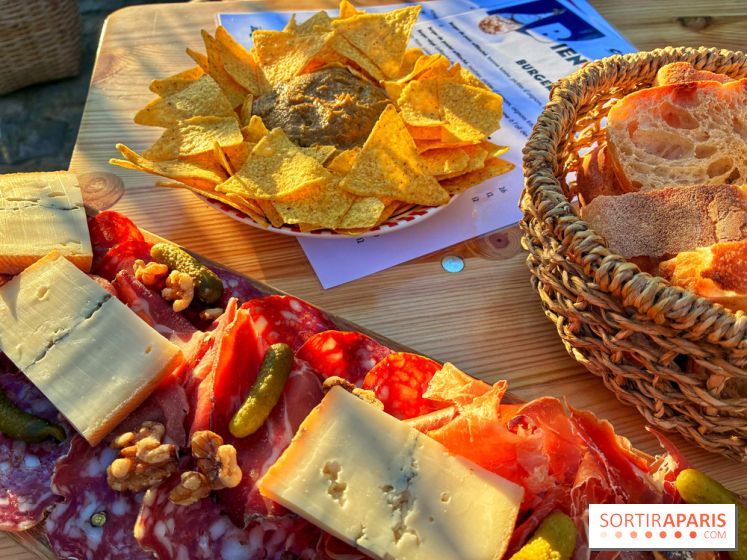 Une péniche-guinguette dédiée à l'apéro sur les quais de Seine  - IMG 4881