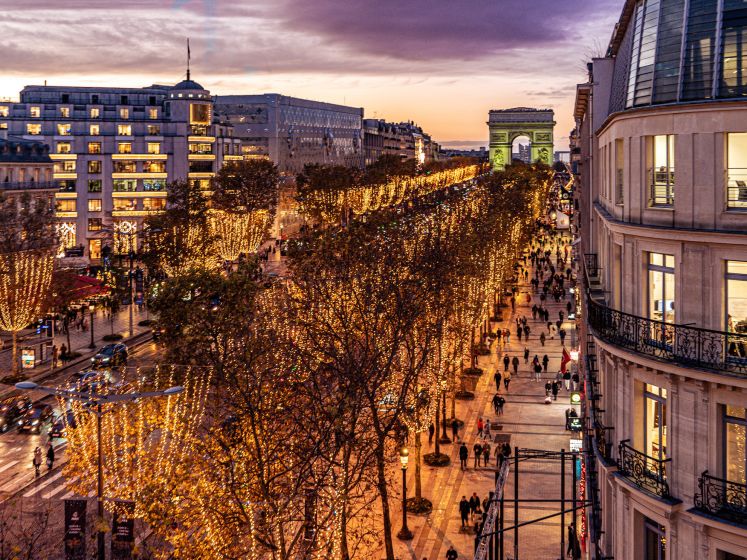 Illuminations de Noël des Champs-Élysées 2024 : la plus belle avenue du monde à l'heure de Noël