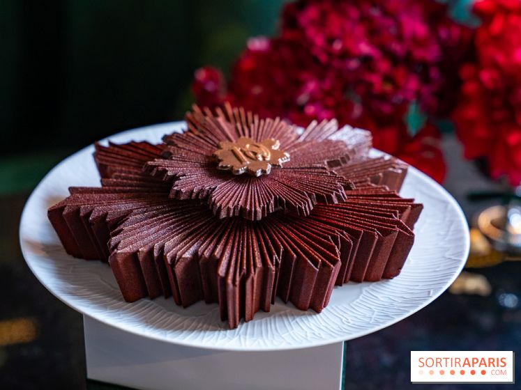Bûche de Noël La Réserve Paris 2025 : Le sublime Astre d'Or de Jordan Talbot 