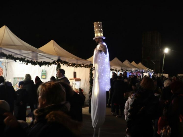 Ce marché de Noël du Val-de-Marne promet retraite aux flambeaux, petit train et magie ce week-end