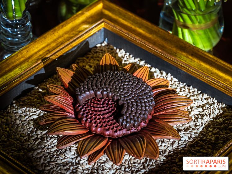 L'Oeuf de Pâques Tournesol du Péninsula Paris, la "Fleur de Lumières" par Anne Coruble