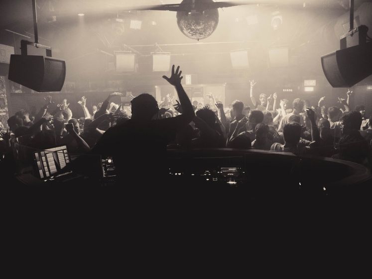 Réouverture des clubs et discothèques: pass sanitaire, masque... ce que proposent les professionnels