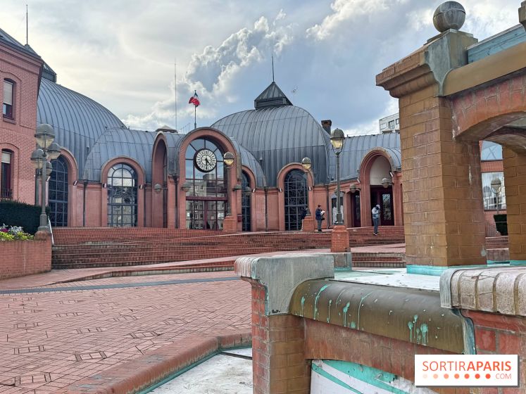 En région parisienne, cette mairie à l'architecture octogonale a de quoi surprendre