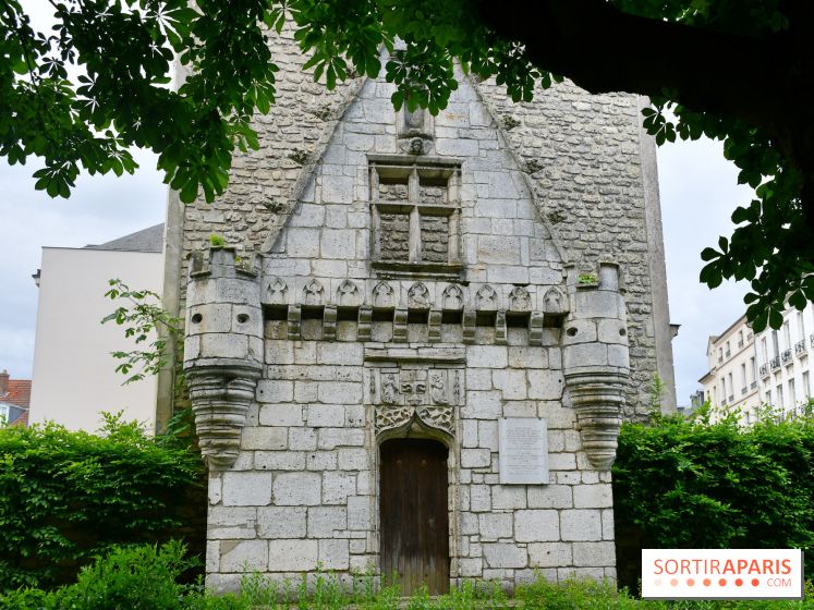 D'où vient cette intrigante façade de la renaissance plantée dans un jardin municipal ?
