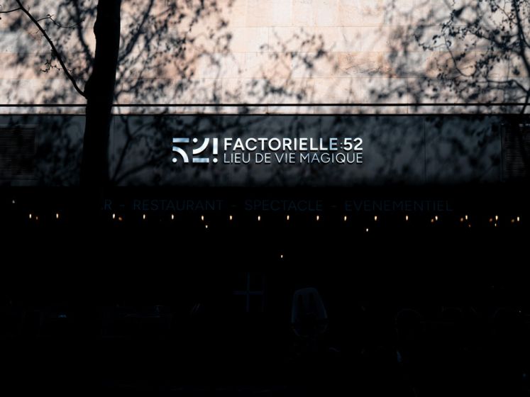 Restaurant magique à Paris : Factorielle 52, le bar-spectacle du 13e arrondissement