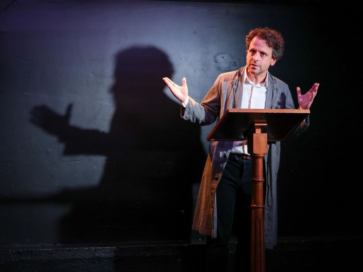 La Révolution : une Leçon d’Histoire au Théâtre de Poche