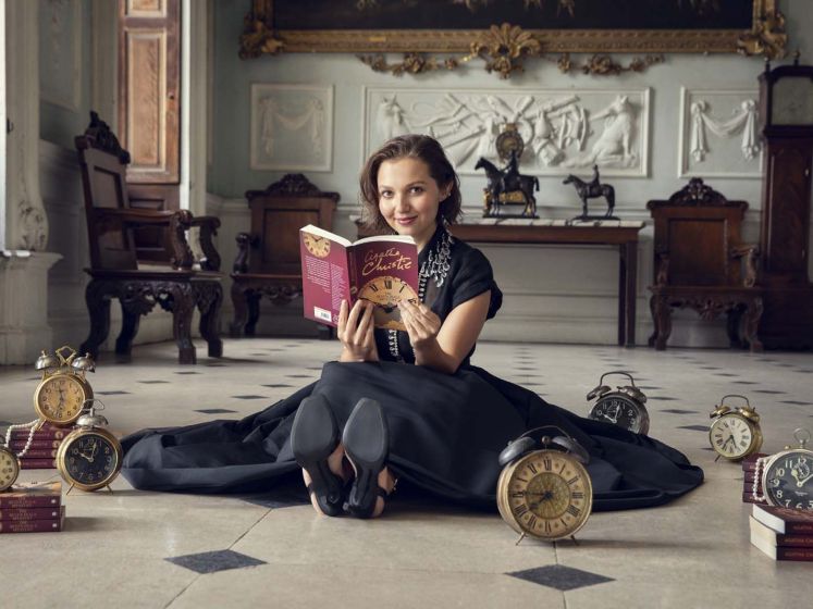 Les Sept cadrans d'Agatha Christie: Mia McKenna-Bruce