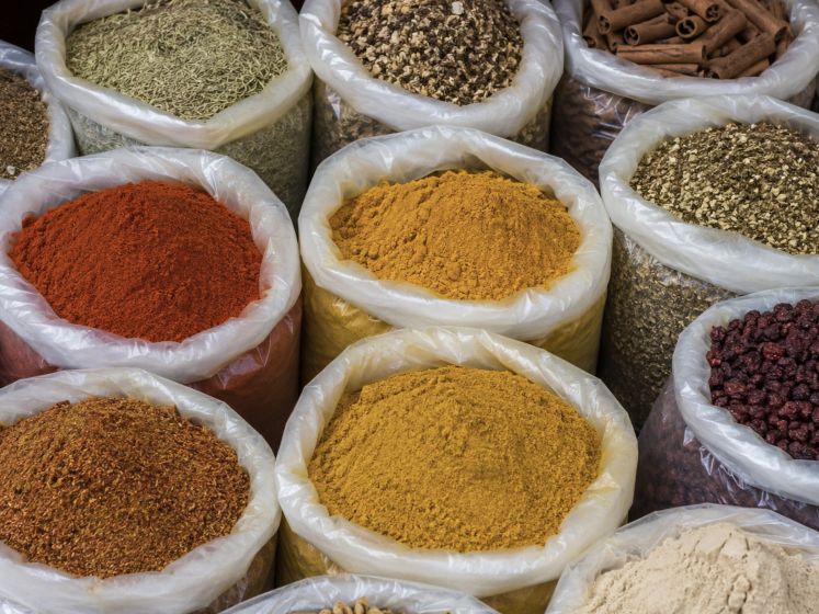 Épices Shira ouvre sa première épicerie à Paris dédiée aux épices et à la cuisine méditerranéenne