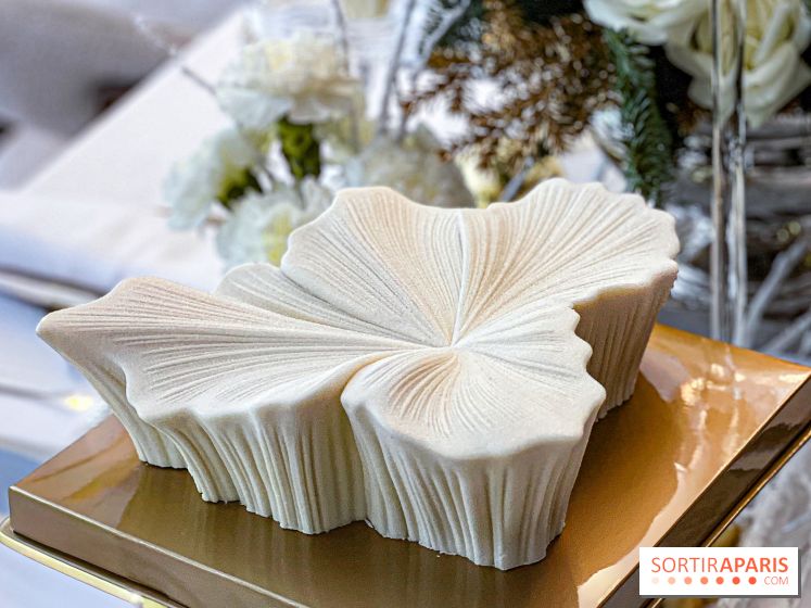 Bûche de Noël Fleur de Vanille du Shangri-La Paris 2025 par Timothy Lan, une création haute couture