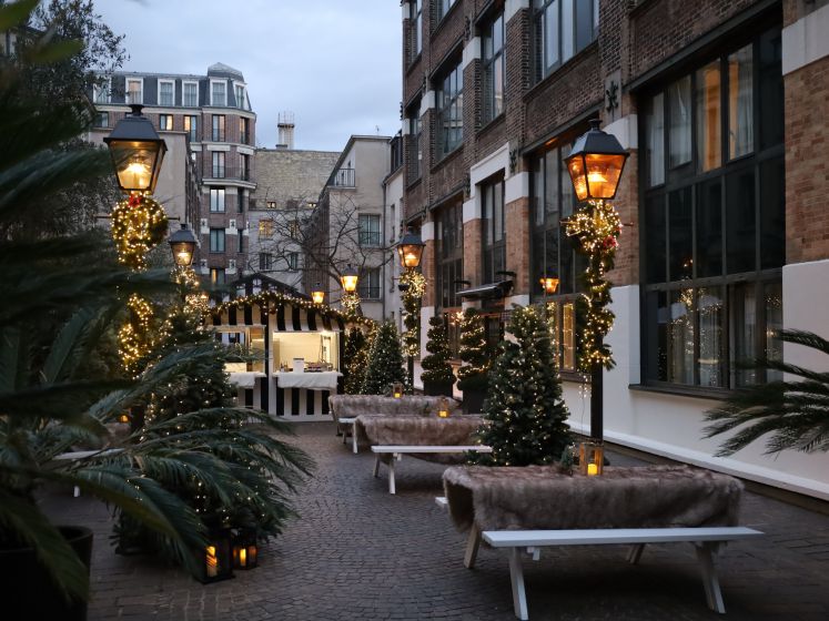 Noël 2024 à Paris : bar à chocolat & gourmandises sur la terrasse de l'hôtel Les Jardins du Marais