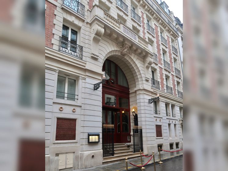 Pop-up Yves Saint Laurent Beauté Hôtel Les Bains